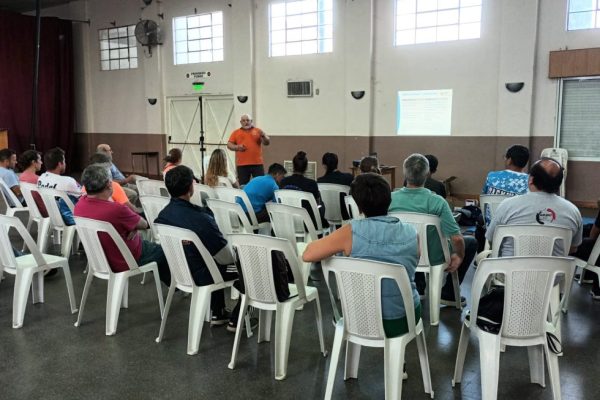 Trenque Lauquen. Defensa civil municipal dio una capacitación sobre RCP uso a integrantes del cuerpo técnico y personal del club Barrio Alegre