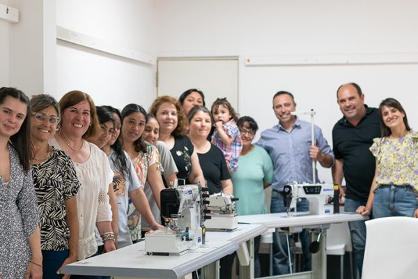 General Viamonte. Máquinas de coser para el desarrollo textil