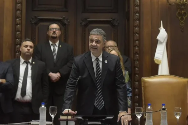 Asumió Jorge Macri: «Que cumpla el fallo de la Corte»
