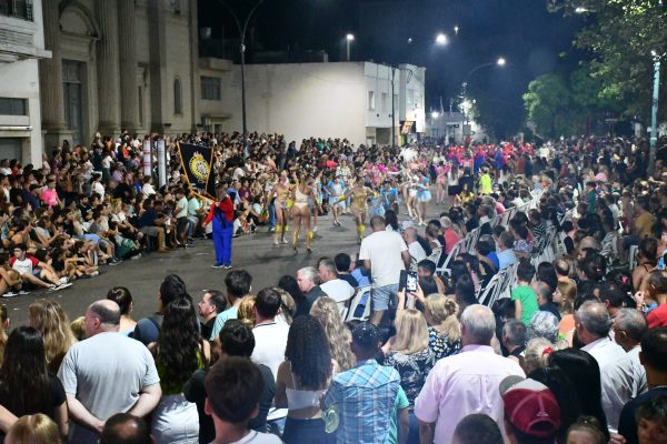 Chivilcoy. Una multitud disfrutó de la primera noche de Carnaval