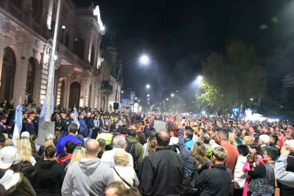 Chivilcoy. Con gran emoción y un importante acompañamiento se vivió la Vigilia por los Héroes de Malvinas