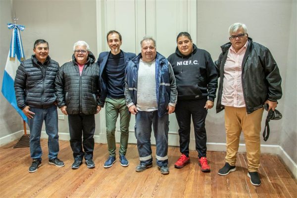 Junín. El intendente Petrecca recibió y reconoció a empleados con 30 y 40 años de servicio en el Municipio