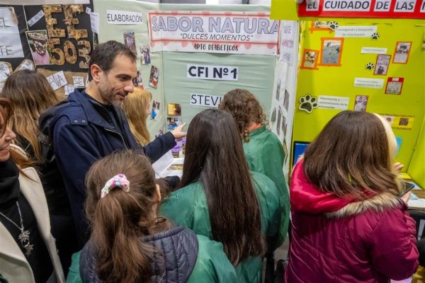 Junín. Petrecca destacó el trabajo en las aulas, la calidad de los trabajos y el compromiso de los chicos con la ciudad