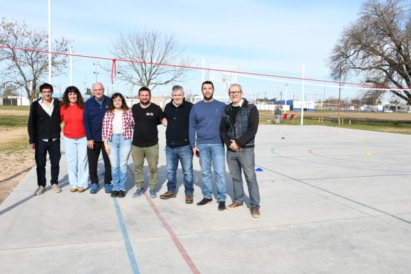 Chivilcoy. El intendente Guillermo Britos inauguró un nuevo playón en el Polideportivo Municipal «Eva Perón»