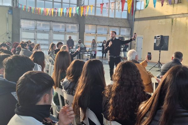 Se desarrollo ante una multitudinaria concurrencia el ciclo de charlas para jóvenes