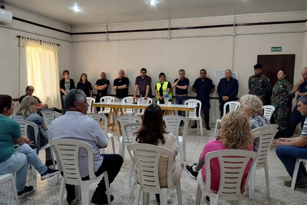9 de julio. Autoridades de seguridad se reunieron con vecinos de French