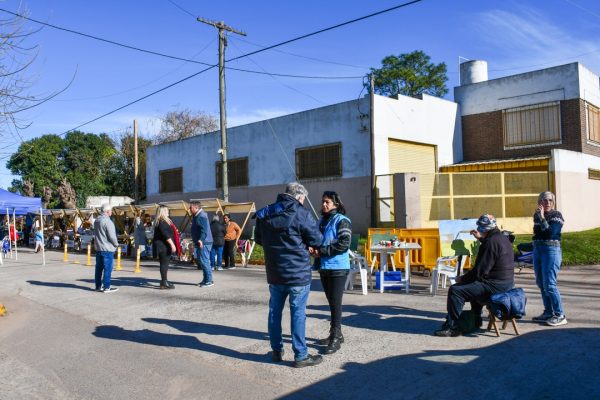 Bragado. Con una intensa jornada de trabajo, comenzó en el barrio Las Violetas el programa Somos Comunidad